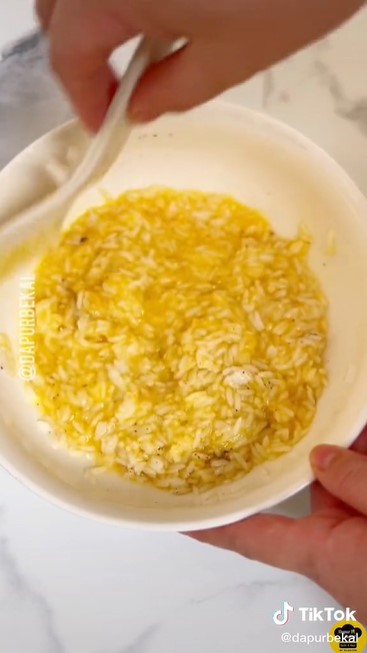 7 Cara bikin pizza super supreme dari nasi sisa, praktis dan enak