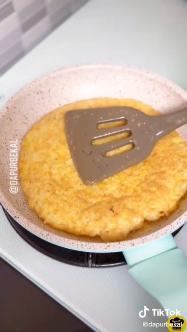 7 Cara bikin pizza super supreme dari nasi sisa, praktis dan enak