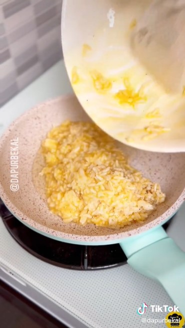 7 Cara bikin pizza super supreme dari nasi sisa, praktis dan enak