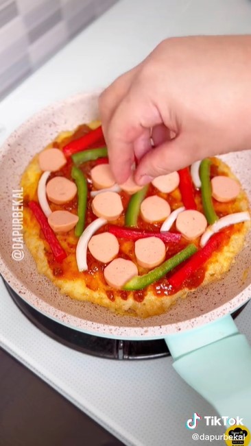 7 Cara bikin pizza super supreme dari nasi sisa, praktis dan enak
