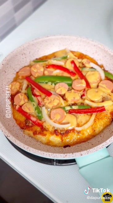 7 Cara bikin pizza super supreme dari nasi sisa, praktis dan enak