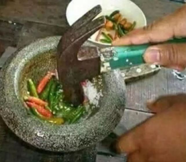Potret orang masak pakai alat nggak semestinya Berbagai sumber Potret orang masak pakai alat nggak semestinya Berbagai sumber