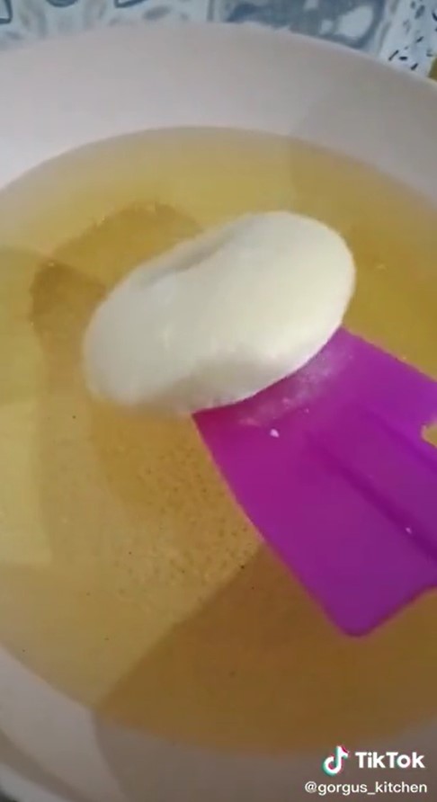 5 Cara menggoreng donat agar mengembang dan tak menyerap banyak minyak