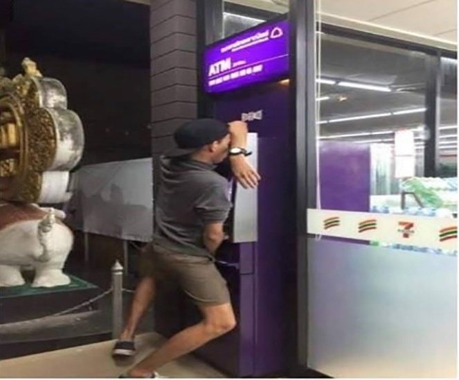 ambil duit di atm kocak © berbagai sumber