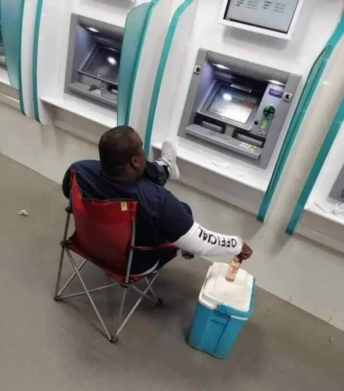 ambil duit di atm kocak © berbagai sumber