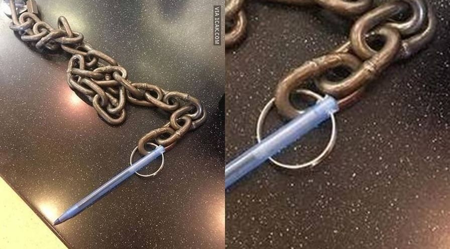 orang amankan barang supaya nggak hilang © 2022 berbagai sumber