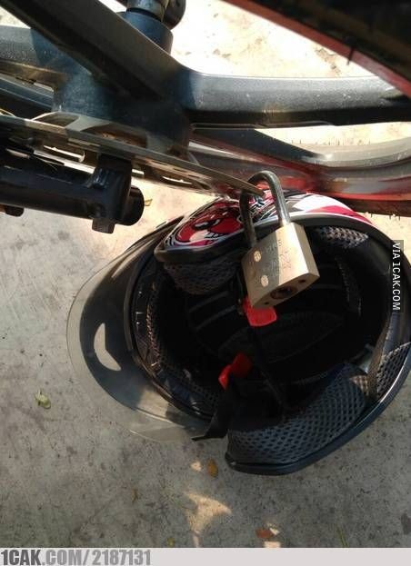 orang amankan barang supaya nggak hilang © 2022 berbagai sumber