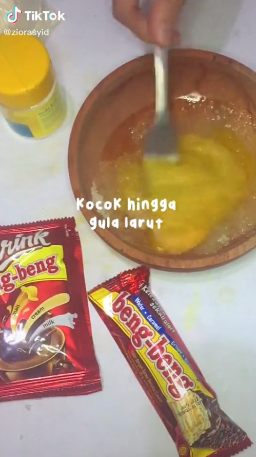 7 Cara bikin brownies teflon ala anak kos, tak perlu pakai mixer