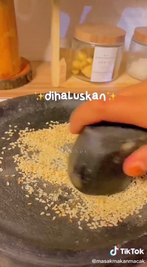 7 Cara simpel bikin minyak wijen, cukup pakai 2 bahan