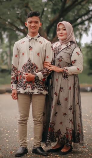 Guru menikah dengan mantan muridnya TikTok