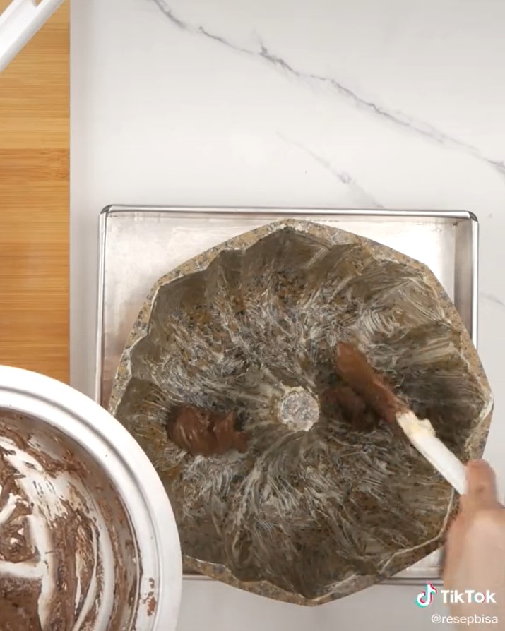 5 Cara mudah membentuk corak bagian dalam kue marmer, hasilnya cantik