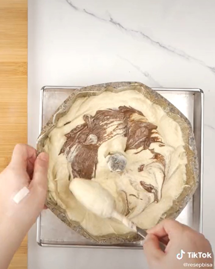 5 Cara mudah membentuk corak bagian dalam kue marmer, hasilnya cantik