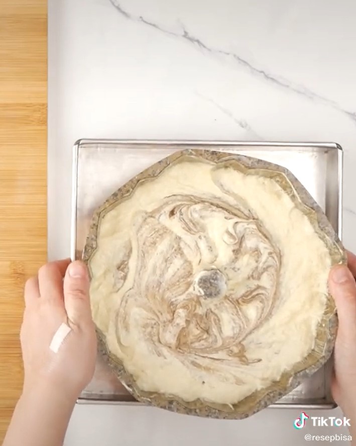 5 Cara mudah membentuk corak bagian dalam kue marmer, hasilnya cantik