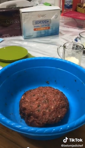 5 Cara bikin patty burger yang hasilnya gurih, juicy, dan nggak keras