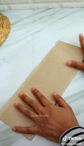 7 Cara melipat kertas minyak untuk bungkus jajan, hasilnya banyak