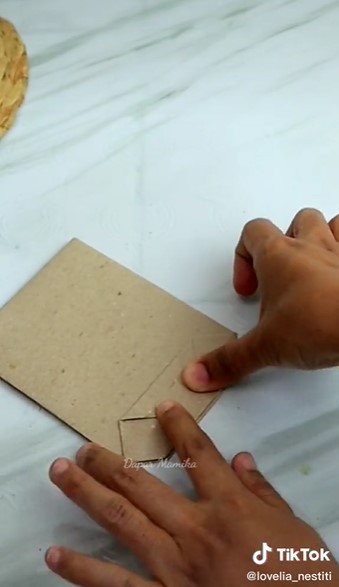 7 Cara melipat kertas minyak untuk bungkus jajan, hasilnya banyak