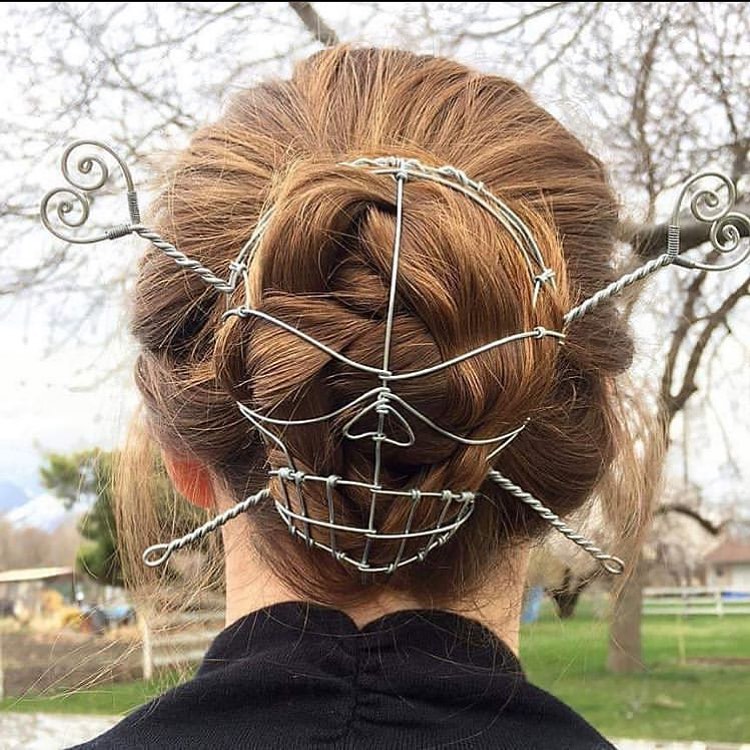 potret ikat rambut pakai benda tak biasa © berbagai sumber