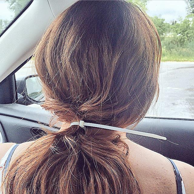 potret ikat rambut pakai benda tak biasa © berbagai sumber