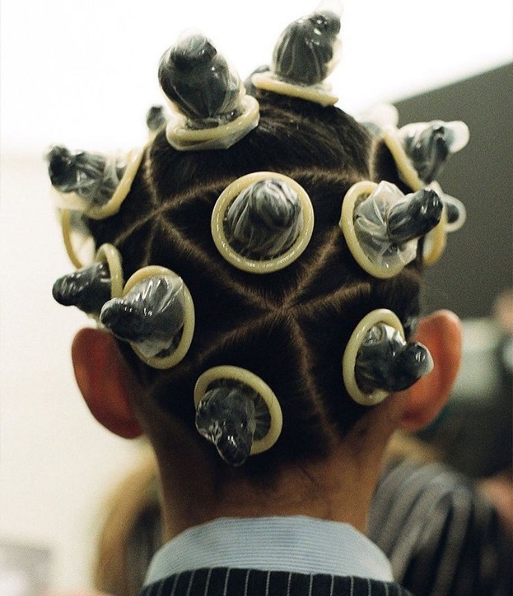 potret ikat rambut pakai benda tak biasa © berbagai sumber