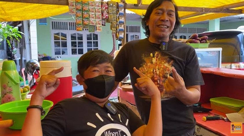 momen komedian Adul jualan pecel lele © YouTube momen komedian Adul jualan pecel lele © YouTube