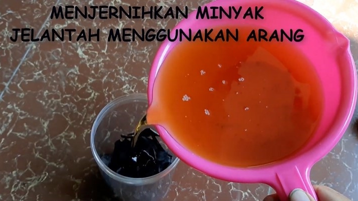 Jangan dibuang, 9 cara bikin sabun cuci piring dari minyak jelantah