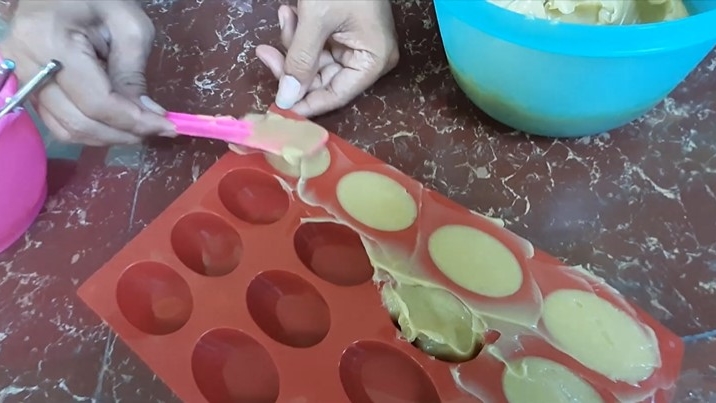 Jangan dibuang, 9 cara bikin sabun cuci piring dari minyak jelantah