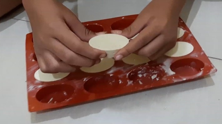 Jangan dibuang, 9 cara bikin sabun cuci piring dari minyak jelantah