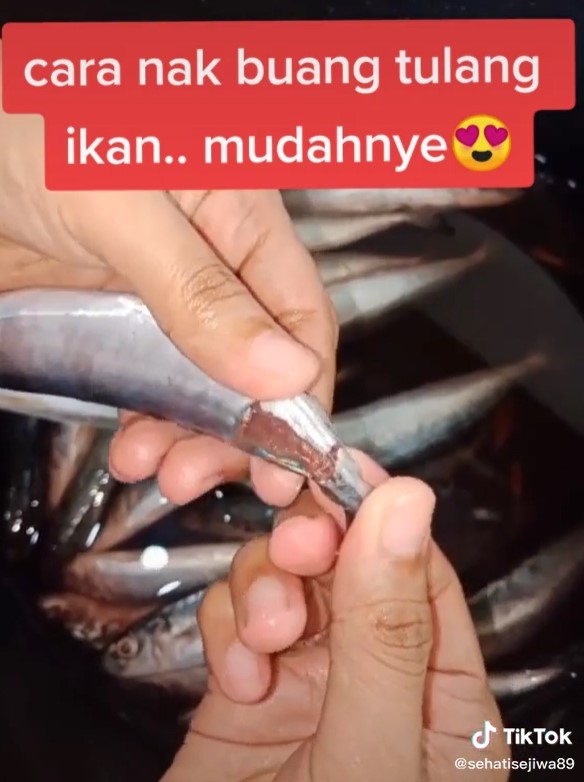 5 Cara simpel cabut tulang ikan dari dagingnya, tak perlu dibelah