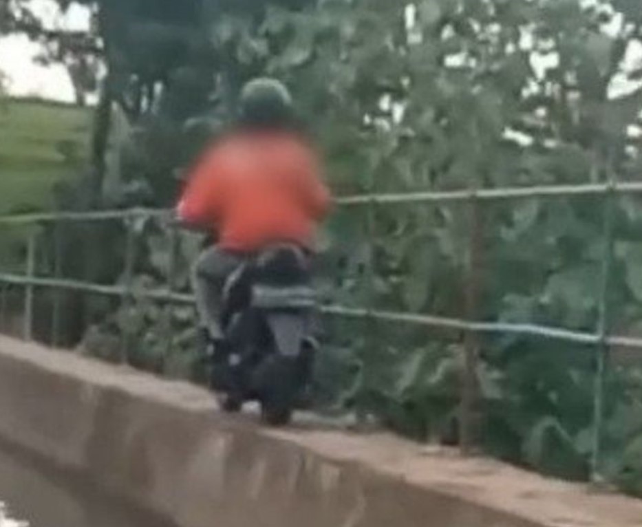 Motoran di tempat nyeleneh Berbagai sumber