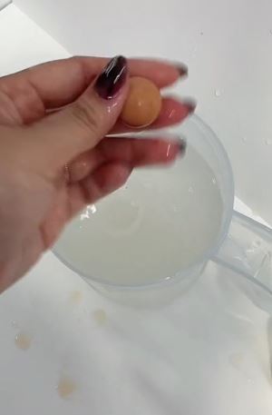 Wanita ini bagikan cara bersihkan oil absorbing roller Berbagai sumber