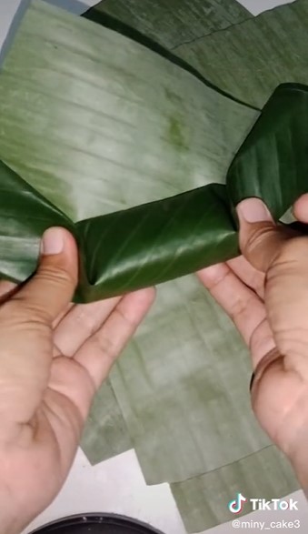 5 Cara simpel membungkus lemper, kokoh tanpa tusuk lidi dan staples