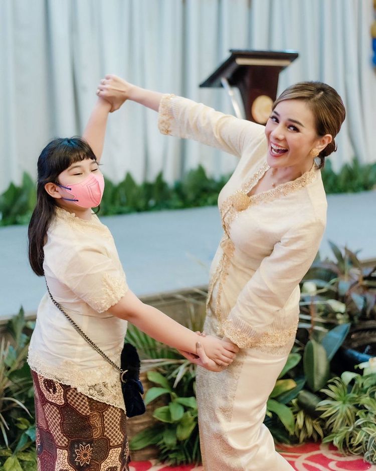 seleb bercita-cita jadi ibu rumah tangga © berbagai sumber