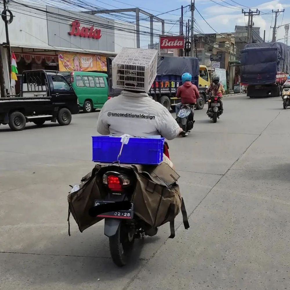 momen bertingkah nyeleneh sambil nyetir motor © berbagai sumber