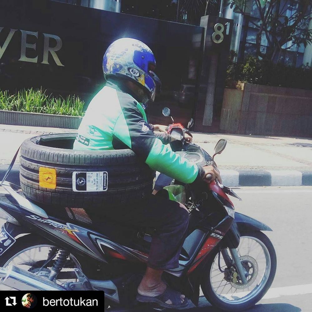 momen bertingkah nyeleneh sambil nyetir motor © berbagai sumber