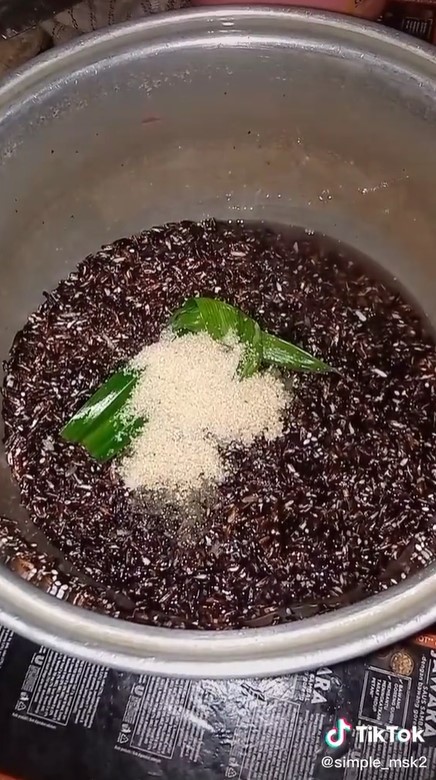 5 Cara bikin bubur ketan hitam rice cooker, tanpa direndam dan diaduk