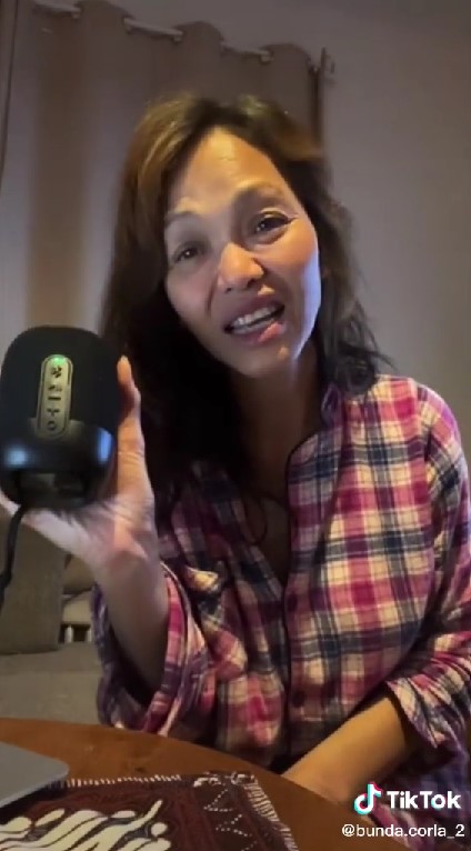 Bunda Corla 'Ratu Jreng' © berbagai sumber Bunda Corla 'Ratu Jreng' © berbagai sumber