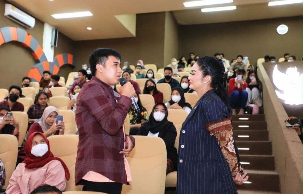 Krisdayanti ngajar di Universitas Brawijaya © Instagram Krisdayanti ngajar di Universitas Brawijaya © Instagram