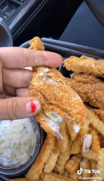 Apesnya wanita ini beli ayam krispi, isinya bikin ngelus dada