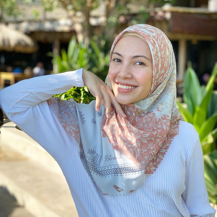 Ratna Galih mantan pacar Raffi Ahmad © berbagai sumber Ratna Galih mantan pacar Raffi Ahmad © berbagai sumber