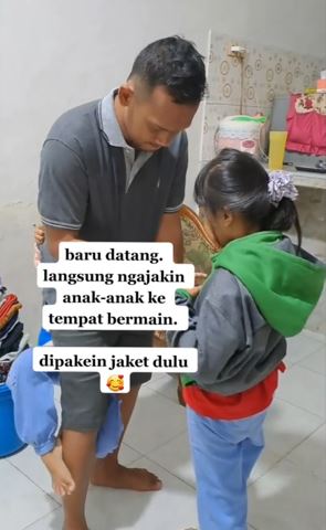 Momen haru pertemuan ayah dan anak yang sudah 1 bulan tak bertemu TikTok Momen haru pertemuan ayah dan anak yang sudah 1 bulan tak bertemu TikTok