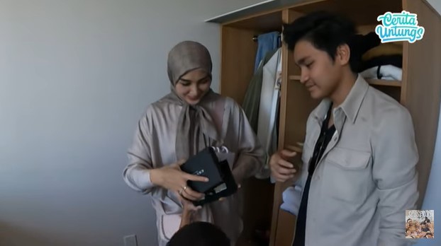 potret kos-kosan Gavin anak Arie Untung © 2022 You Tube 