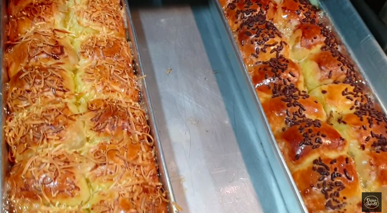 5 Trik bikin pisang bolen Bandung berlayer, harum, dan super lembut