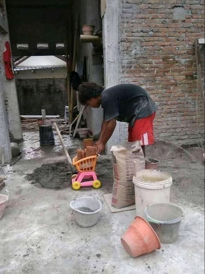 alat bangunan malah bingungin pakainya © berbagai sumber