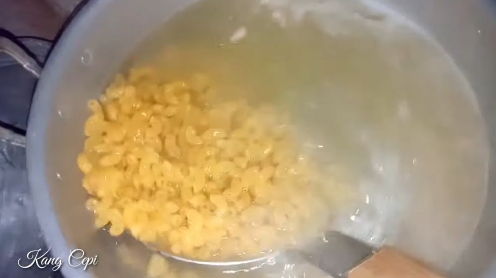 7 Cara merebus makaroni antilembek dan tak mudah basi, matangnya pas