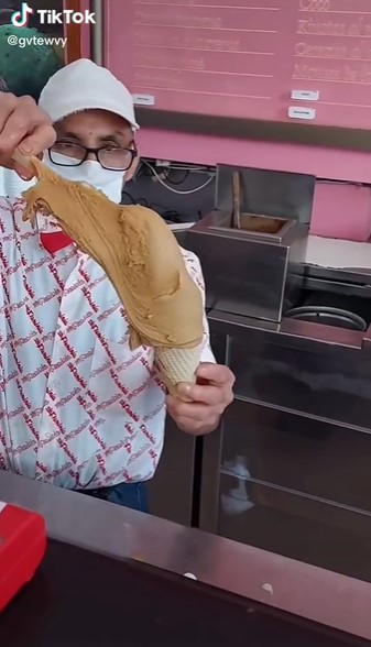 Kedai ini jual es krim antimainstream, ukurannya bikin terheran-heran