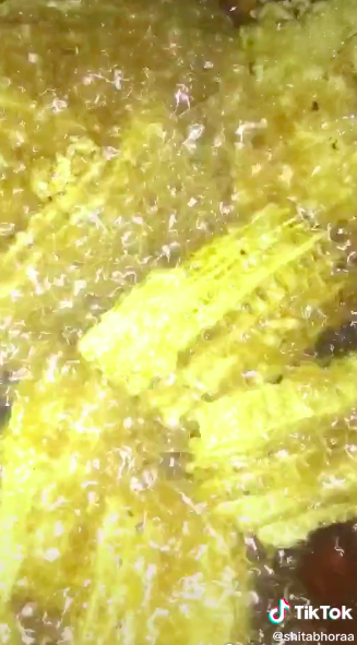 5 Cara bikin camilan renyah dari batang pisang, cocok jadi ide jualan