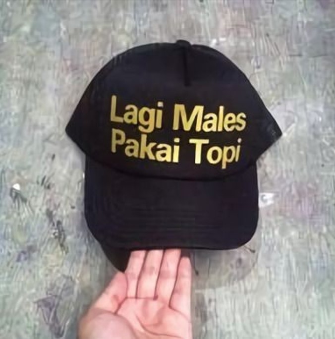 Tulisan lucu di topi Berbagai sumber Tulisan lucu di topi Berbagai sumber