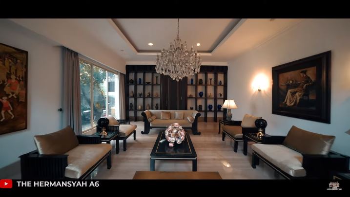 penampakan mewah kantor tasya farasya © YouTube