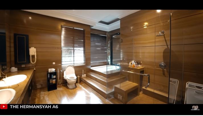 penampakan mewah kantor tasya farasya © YouTube