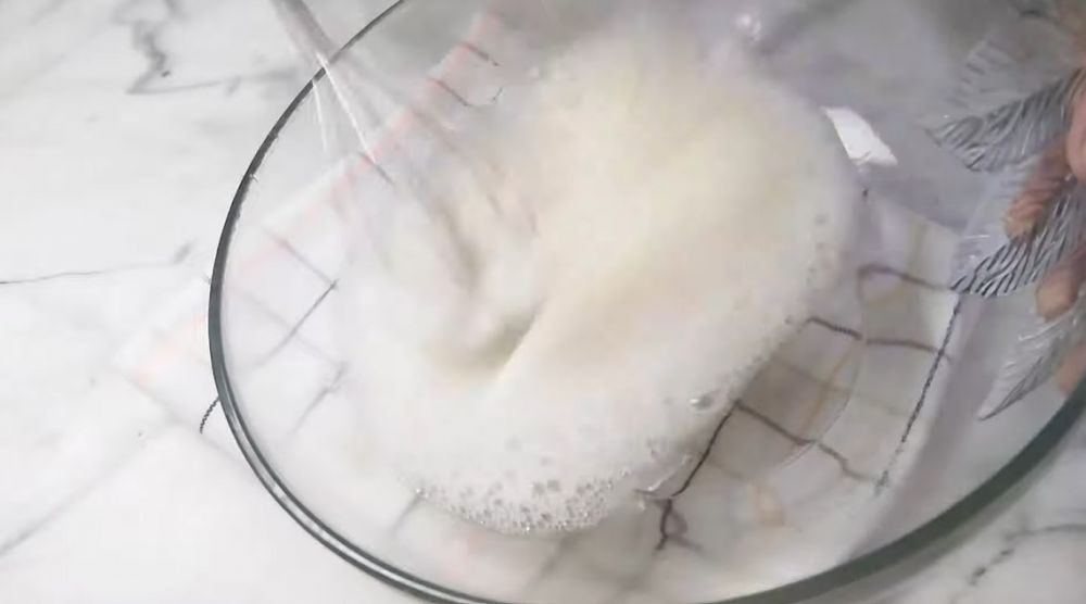 Trik mengaduk putih telur tanpa mixer agar kaku dan mengembang